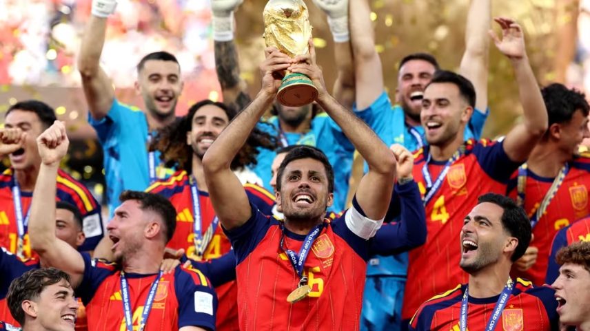 Seleção da Espanha desfila por Madri após título mundial; assista ao vivo