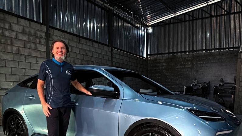 Flávio Figueiredo Assis e seu protótipo Lecar 459 Foto: Divulgação | Lecar