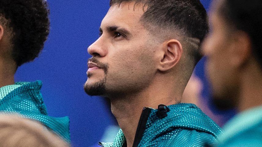 Bruno Guimarães foi criticado nas redes sociais após perder pênalti