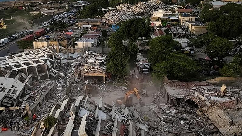 Vista aérea dos prédios destruídos após terremotos em Caraballeda, no Estado de La Guaira, na Venezuela 29 de junho de 2026