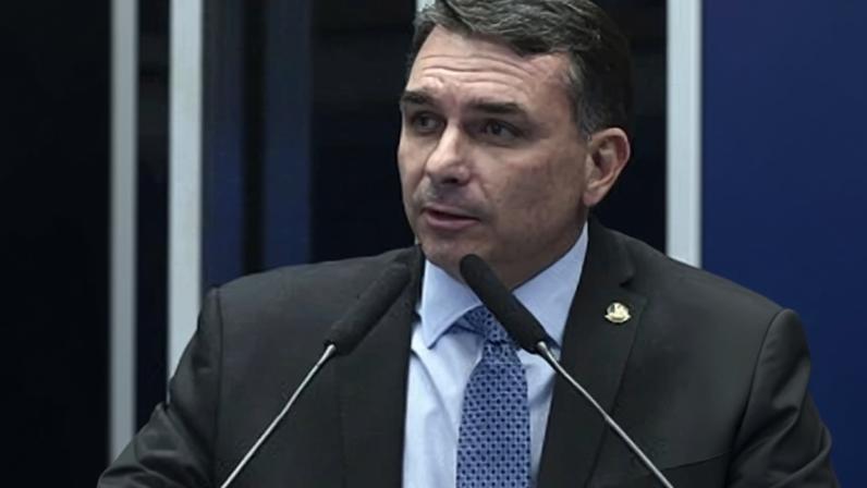 O senador Flávio Bolsonaro (PL/RJ) e a política peruana Keiko Fujimori