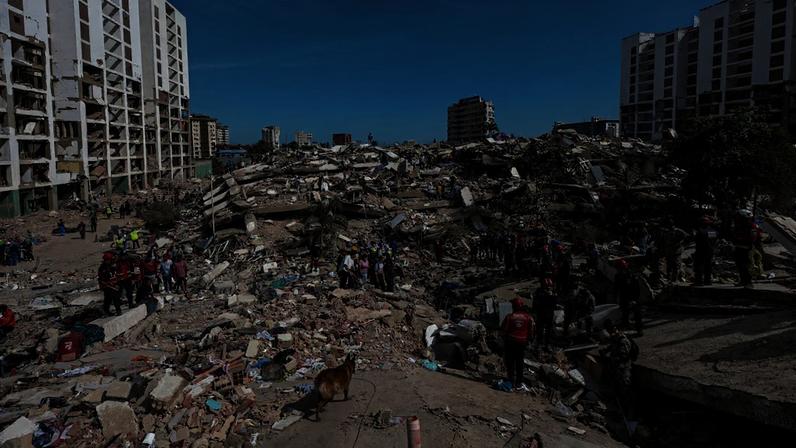 Milhares de pessoas ainda estão desaparecidas sob os escombros deixados pelos terremotos na Venezuela