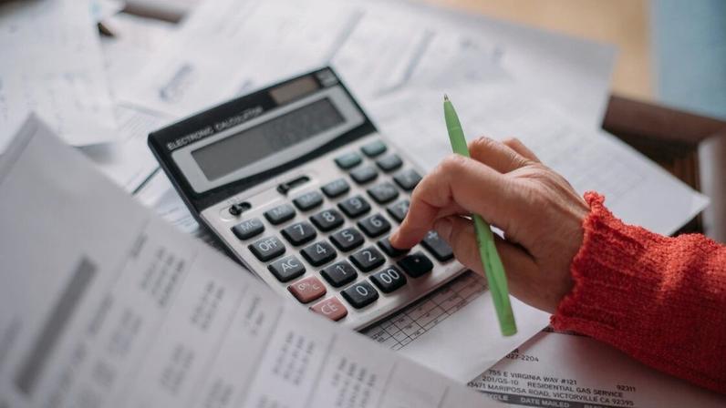 Na economia há dois tipos de punição para o País: o encarecimento da rolagem da dívida, que drena mais recursos públicos, e o outro vem na forma de juros