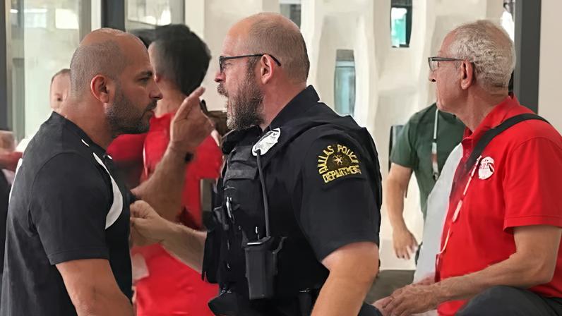 Policiais de Dallas entraram em conflito com membros da comissão técnica do Egito