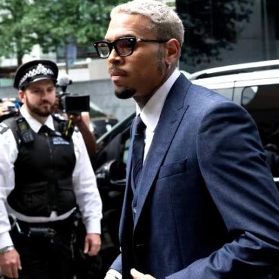 Chris Brown é condenado a pagar R$ 67 milhões por ataque de cão a funcionária