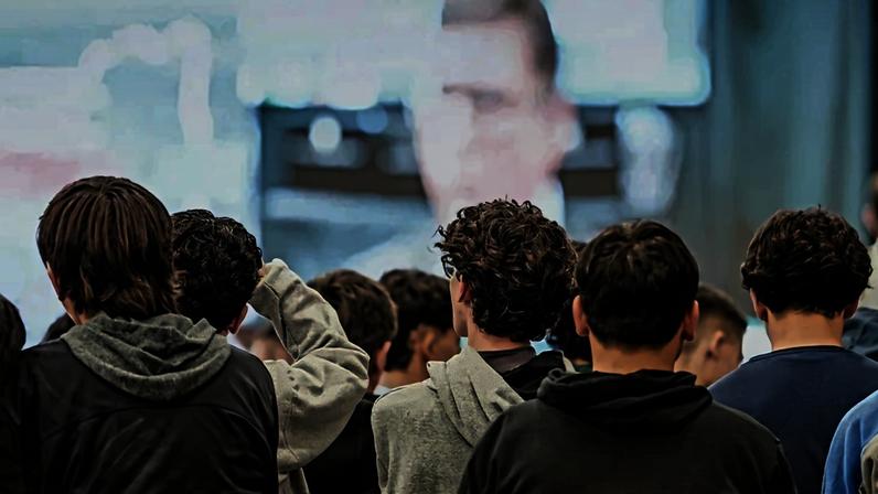 Escolas e universidades revisam métodos de avaliação diante do avanço da inteligência artificial (Diógenes Pandini/Exame/Exame)