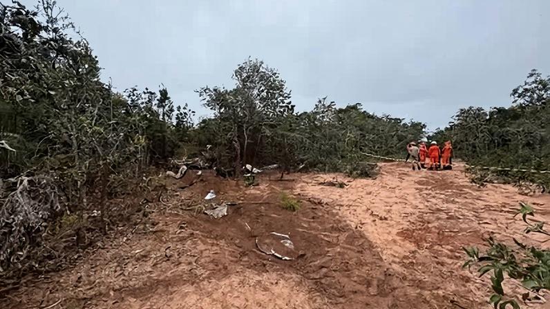 Avião caiu na manhã desta sexta-feira (3), nas proximidades do Aeródromo Santa Maria, em Campo Grande, em Mato Grosso do Sul