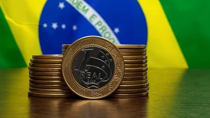 Economia brasileira enfrenta pressão e juros altos no segundo semestre