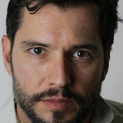 Bruno Kott publica autorretrato; Guta Ruiz elogia o ator