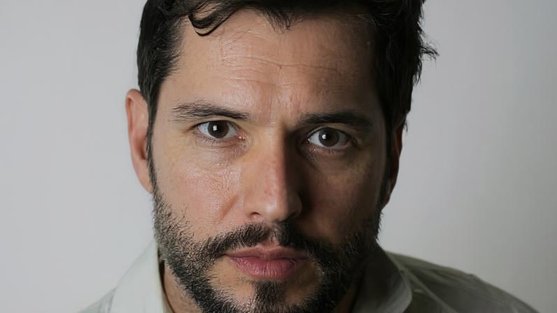 Bruno Kott é elogiado por Guta Ruiz, colega de elenco