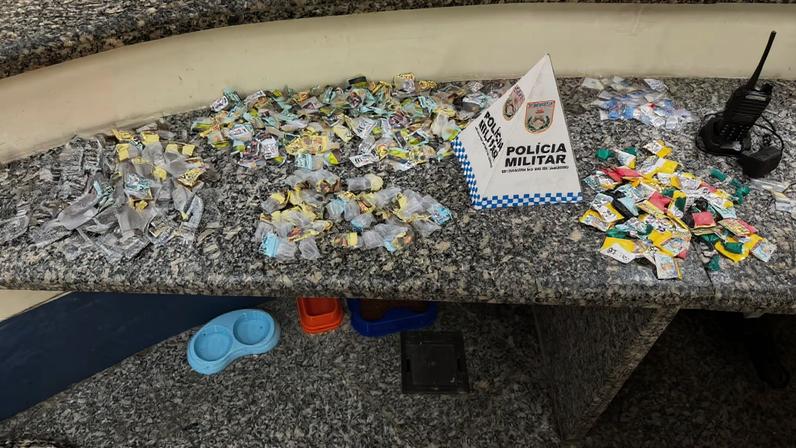 Agentes do 31º BPM apreenderam diversos tipos de drogas durante a operação