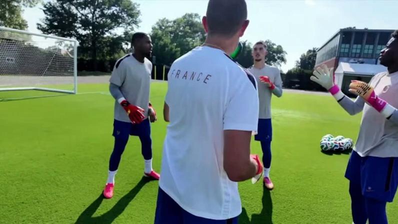 Confira o treino da seleção francesa na Filadélfia enquanto a equipe se prepara para o duelo das oitavas de final da Copa do Mundo contra o Paraguai.