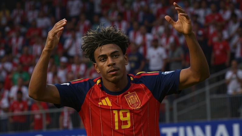 ‘Na mesma idade, Lamine Yamal já jogou mais que Messi e Cristiano Ronaldo’, diz Mauro Beting