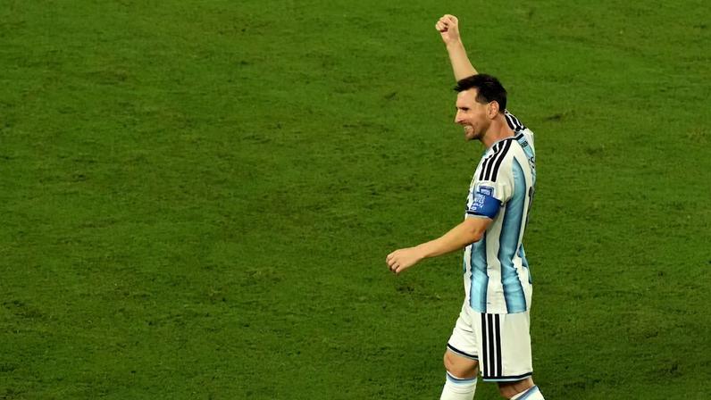 Copa do Mundo é presente nas celebrações de 4 de julho em Dallas com camisas de Messi, CR7 e Yamal