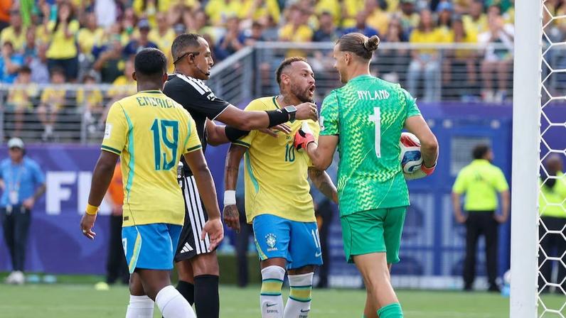 Neymar e Nyland trocam provocações em duelo Brasil e Noruega.