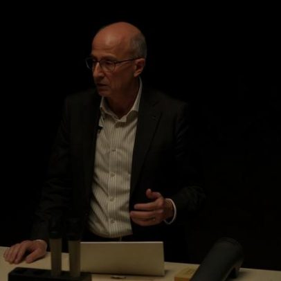 Harari redefine o papel humano diante da IA na era tecnológica