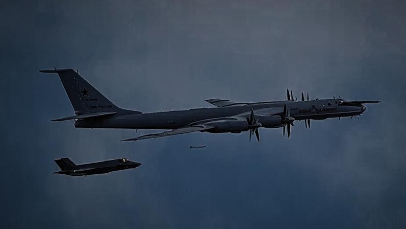 Caças britânicos interceptam avião russo no Mar da Noruega