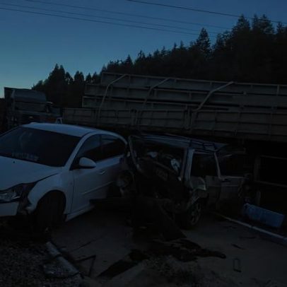 Acidente entre quatro veículos deixa feridos na BR-135, em Joaquim Felício