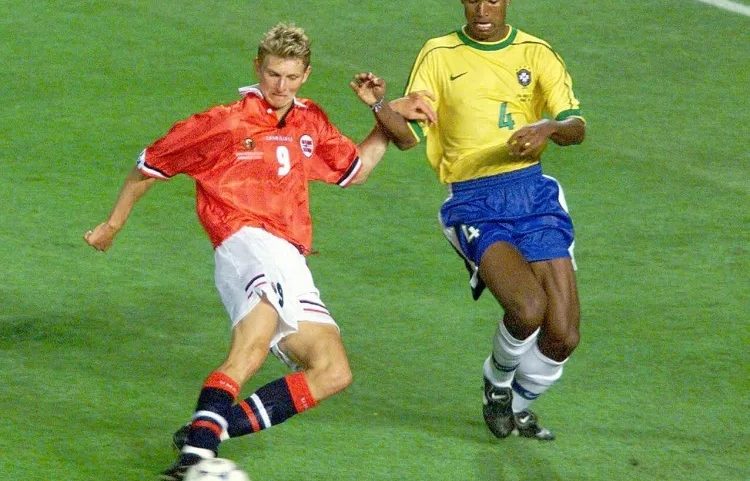 O carrasco esquecido: Tore André Flo tem números impressionantes contra o Brasil