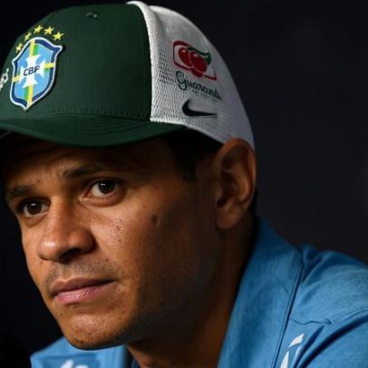 Douglas Santos afirma entregar feijão com arroz bem temperado à seleção
