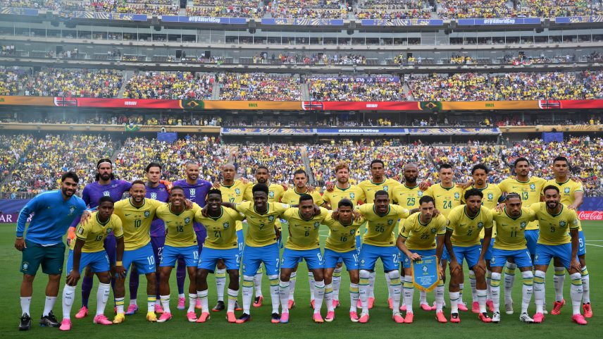 Jogadores da seleção brasileira antes da partida contra a Noruega — Foto: Angela Weiss/AFP
