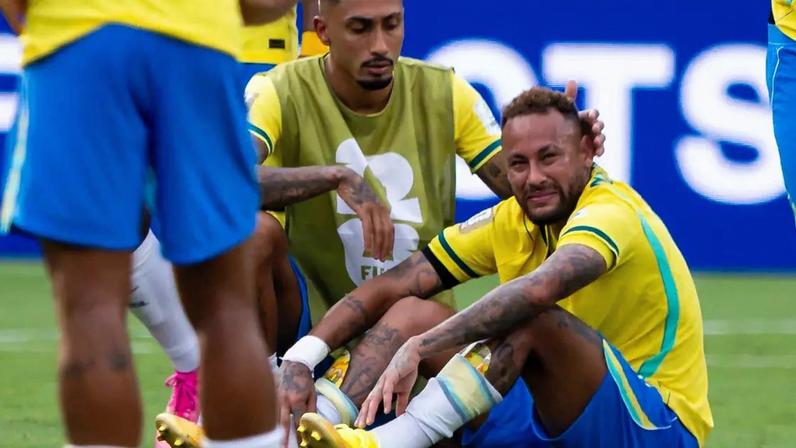 Neymar lamenta chorando a derrota ao final da partida contra a Noruega no estádio MetLife Stadium pela Copa Do Mundo 2026.