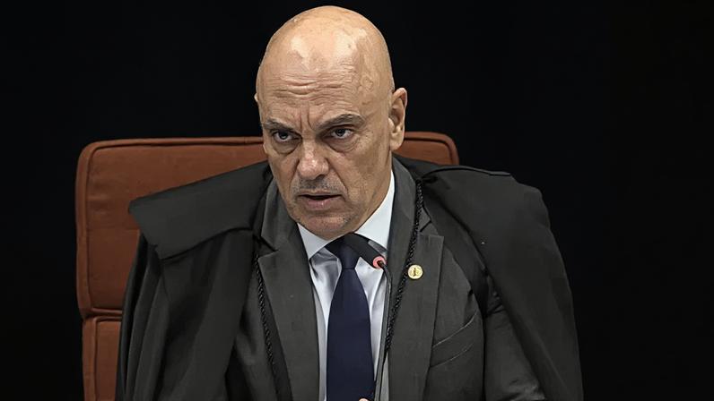 “No presente momento, a manutenção de prisão domiciliar humanitária mostra‑se razoável, adequada e proporcional”, afirmou o ministro Alexandre de Moraes