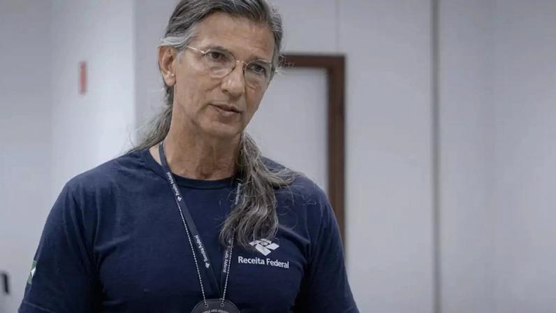 Paulo Angelito aproveita a fama resultante das aparições na TV para se lançar na política