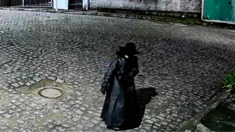 Lobisomem em PE? Homem fantasiado durante a madrugada assusta moradores