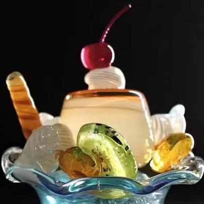 Artista transforma vidro fundido em iguarias visuais irresistíveis