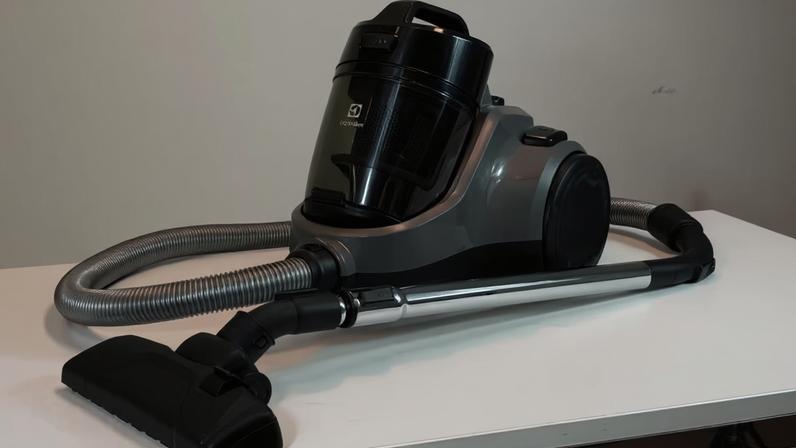 Aspirador Electrolux EAS30 não entrega tudo o que promete