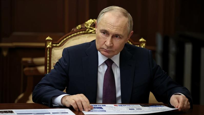 Ataques da Ucrânia à península ocupada pelo regime de Vladimir Putin desde 2014 têm causado escassez de combustíveis e apagões (Foto: GAVRIIL GRIGOROV/SPUTNIK/KREMLIN/EFE/EPA)