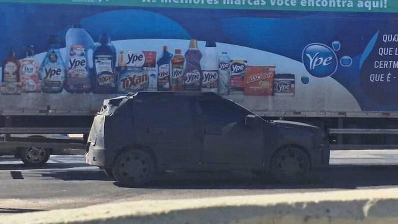 Novo Fiat Argo 2027 foi flagrado em testes na avenida Cristiano Machado