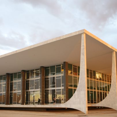 Tribunais pagam supersalários de até R$ 495 mil após restrição do STF