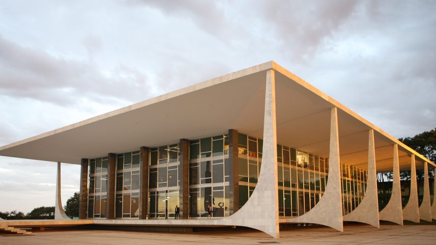 Tribunais pagam supersalários de até R$ 495 mil após restrição do STF