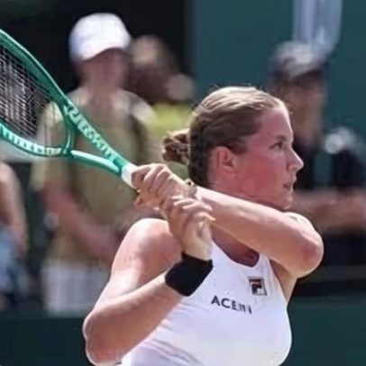 Alemã é desclassificada de Wimbledon após raquete atingir o público