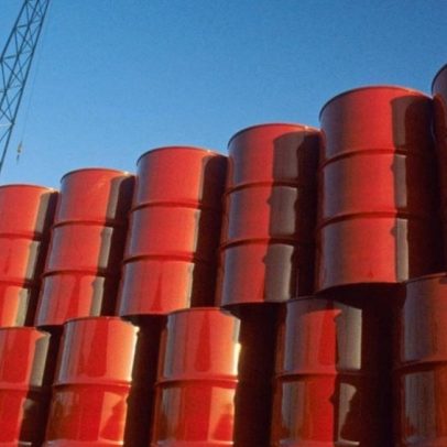 Petróleo dispara após Trump dizer que acordo com o Irã "acabou"