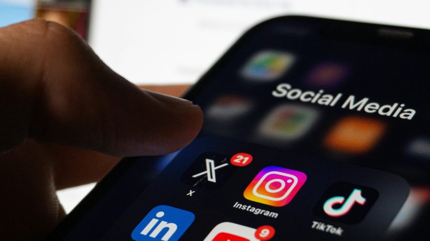Parlamento da França proíbe redes sociais para menores de 15 anos