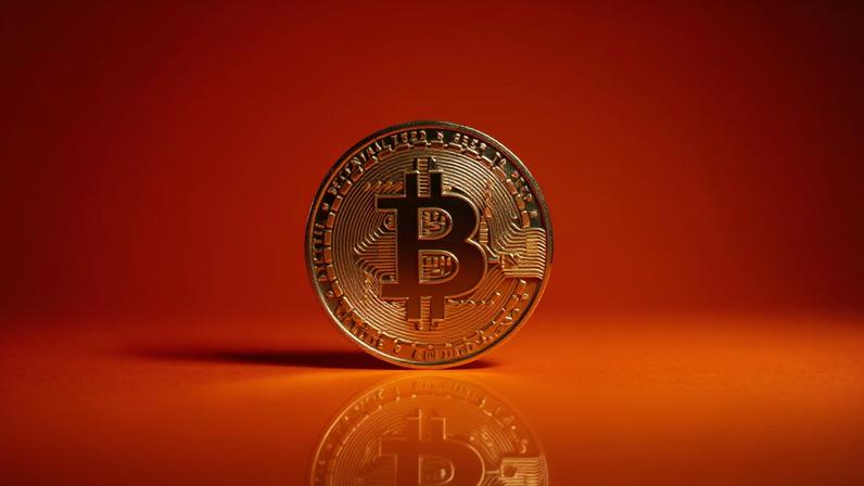 Representação do bitcoin — Foto: Jonathan Borba/Unsplash