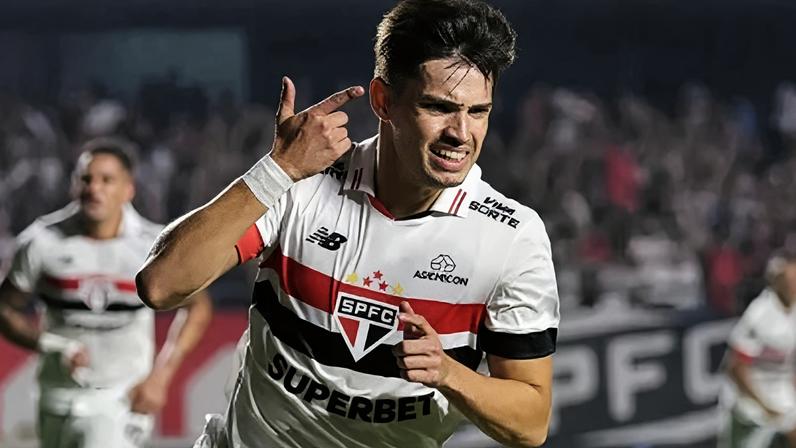 Bobadilla comemorando gol sobre o Nacional pelas oitavas de final da Libertadores