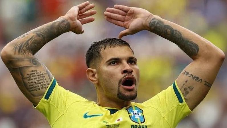 Bruno Guimarães durante a vitória do Brasil sobre o Japão na Copa do Mundo