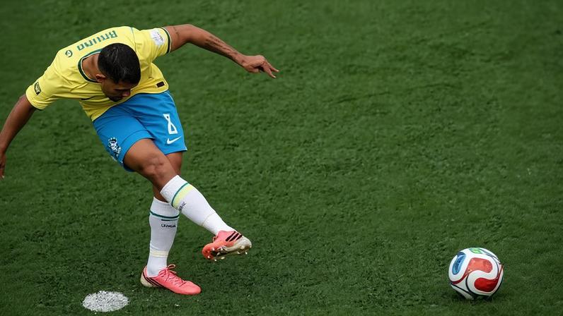 Bruno Guimarães erra pênalti na partida entre Brasil e Noruega pelas oitavas de final da Copa do Mundo 2026