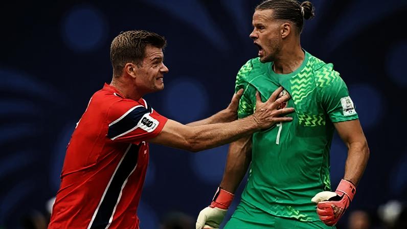 Nyland e Sorloth comemoram o pênalti defendido pelo goleiro em Brasil x Noruega