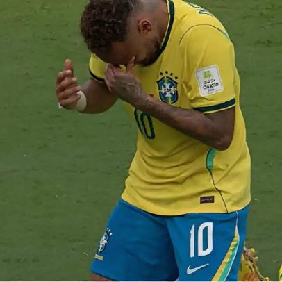 Neymar emociona-se após derrota do Brasil na Copa