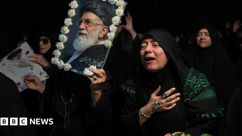 Procissão fúnebre do líder supremo iraniano Khamenei começa em Teerã