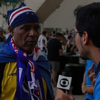 Repórter da Globo encontra o pai de Vozinha entre torcedores