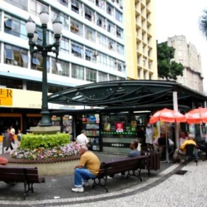 Curitiba estabelece novas regras de uso de calçadas por bares e restaurantes