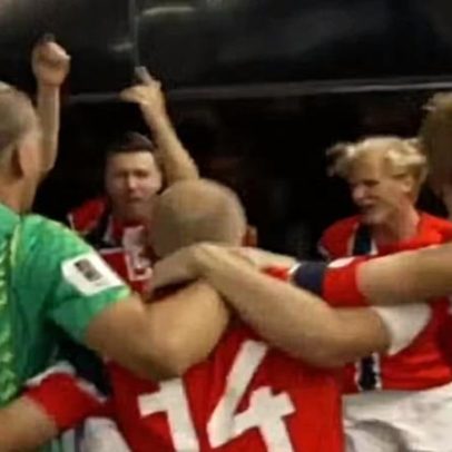 Noruegueses celebram vaga contra o Brasil no vestiário
