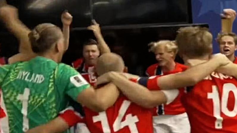 Jogadores da Noruega fazem festa no vestiário após vitória contra o Brasil na Copa do Mundo — Foto: Reprodução