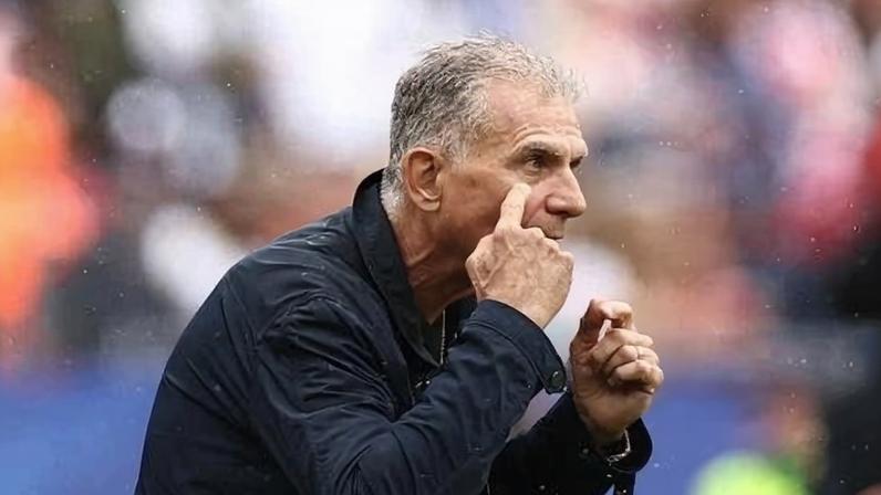 Carlos Queiroz, técnico de Gana, no duelo dos Black Stars contra a Inglaterra na Copa